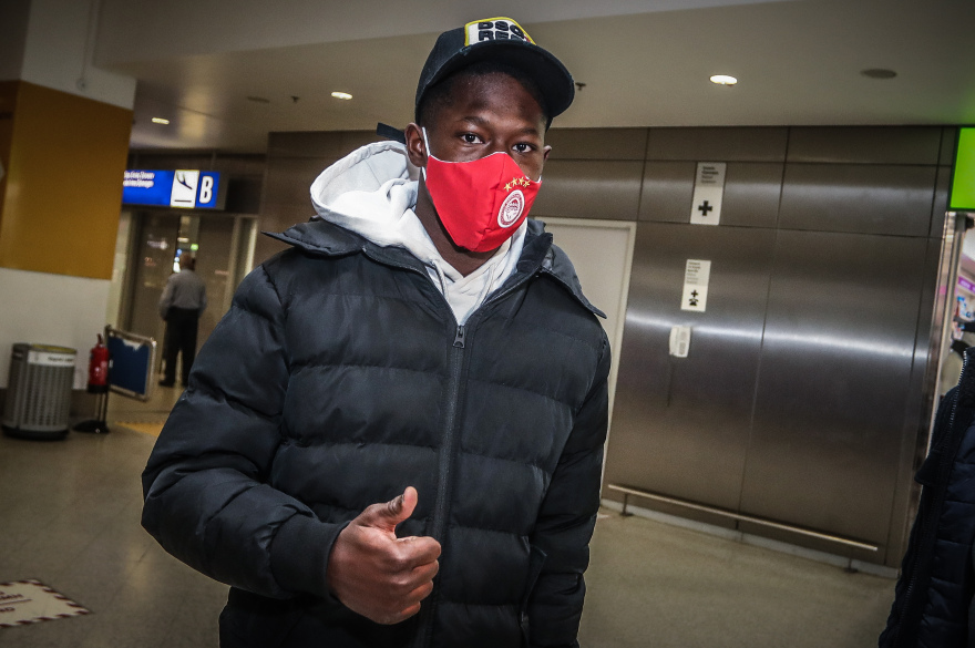 Έφτασαν στην Αθήνα για τον Ολυμπιακό οι Κεϊτά, Καρβάλιο - Δείτε βίντεο με τις πρώτες δηλώσεις τους