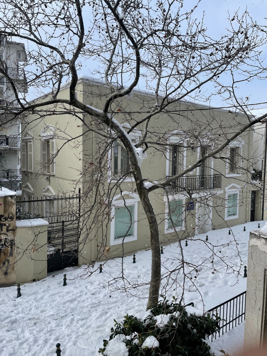 Κακοκαιρία Ελπίς-Χιόνια: Απροσπέλαστοι οι δρόμοι και τα πεζοδρόμια στην Κηφισιά