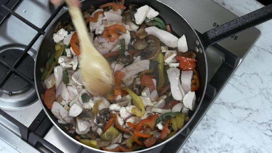 Άκης Πετρετζίκης: Συνταγές με χειμωνιάτικη εσάνς στο Kitchen Lab