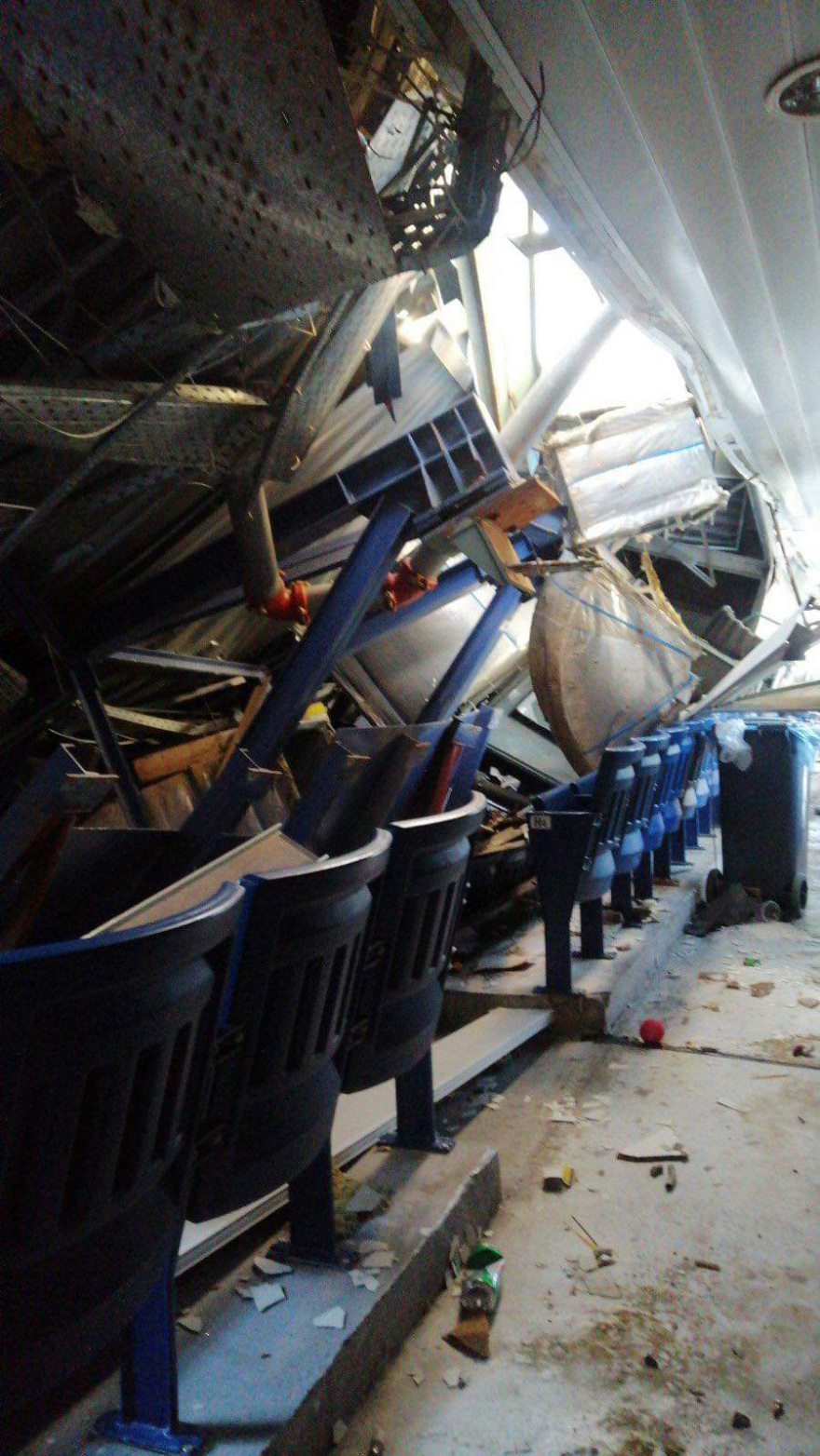 Γήπεδο ΔΑΪΣ-Εκπαιδευτήρια Δούκα: Τρομοκρατημένοι οι γονείς των μαθητών από την κατάρρευση της οροφής ζητούν παρέμβαση εισαγγελέα