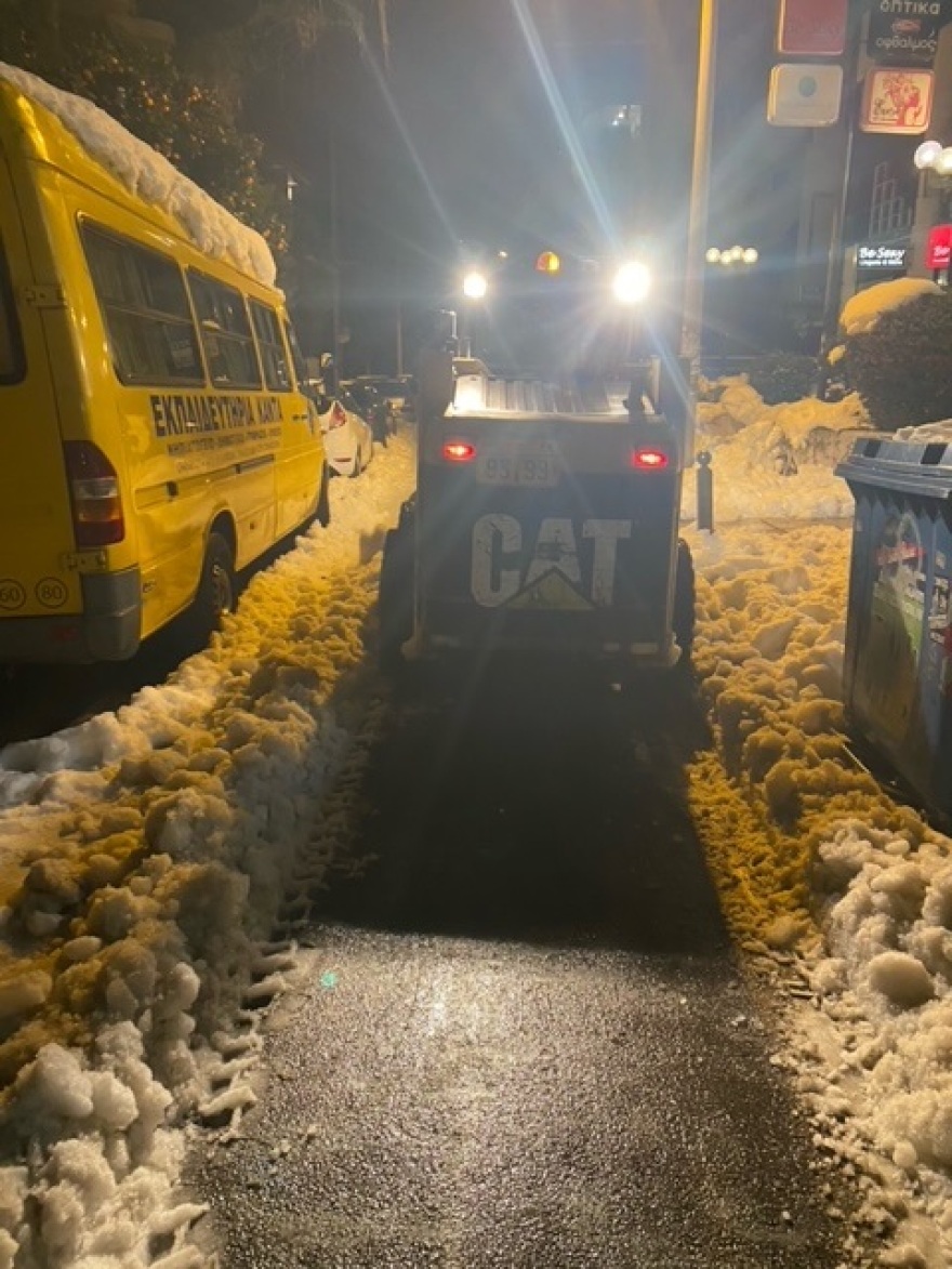 Κακοκαιρία «Ελπίς»: Και στην Αγία Παρασκευή οι δημότες πληρώνουν μπουλντόζες για να ανοίξουν τους δρόμους