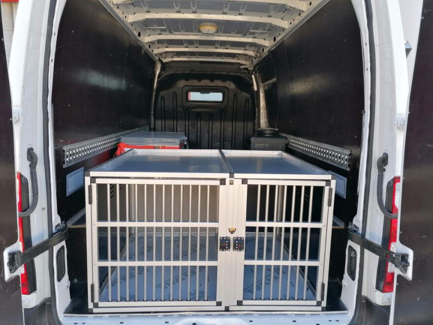 Ο δήμος Σαλαμίνας απέκτησε ασθενοφόρο για τα αδέσποτα ζώα συντροφιάς