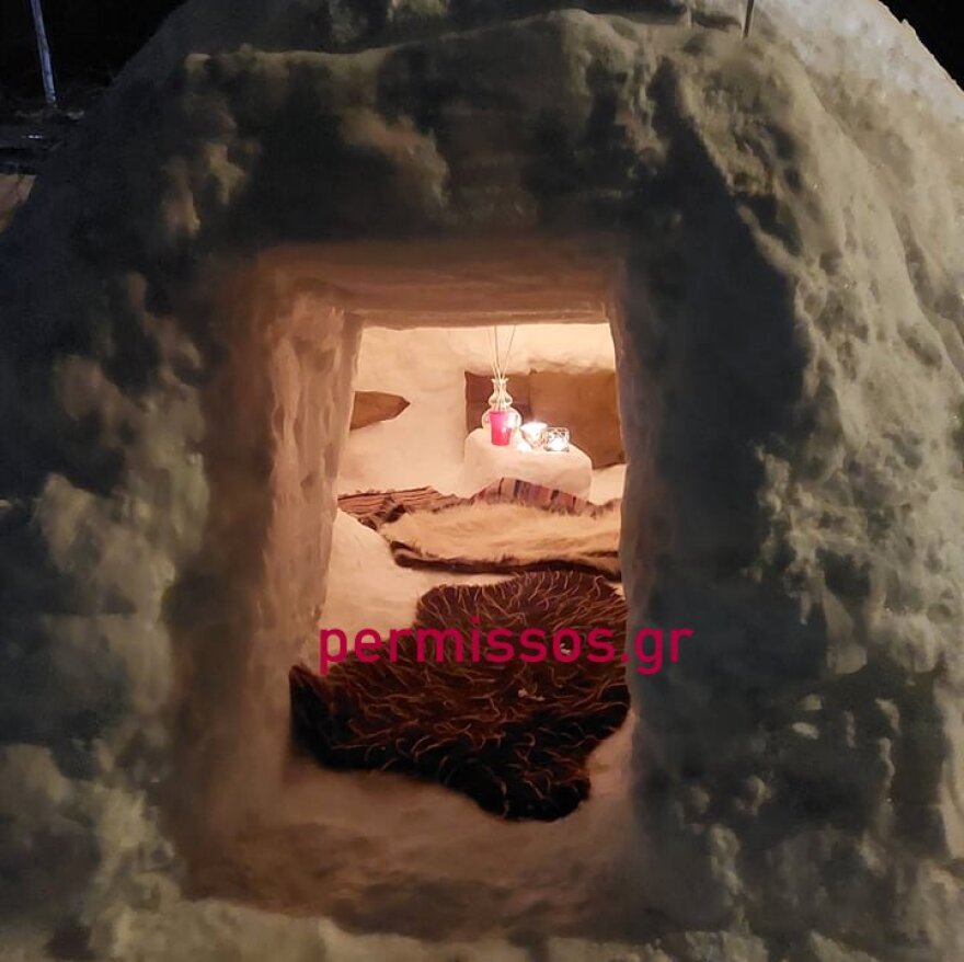 Βοιωτία: Ζευγάρι έφτιαξε ιγκλού και το γιόρτασε με κρασί! - Δείτε βίντεο και φωτογραφίες