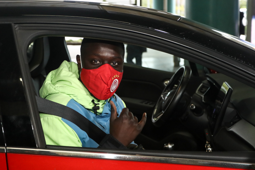 Έφτασε στην Ελλάδα για τον Ολυμπιακό ο Αμπντουλαγιέ Νταμπό 