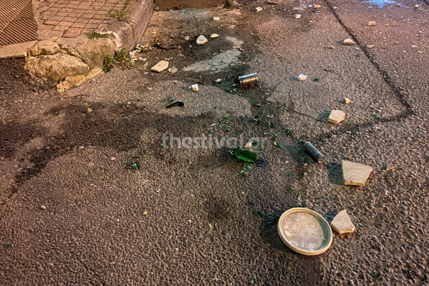 Θεσσαλονίκη: Οπαδοί επιτέθηκαν σε διμοιρία των ΜΑΤ - Δείτε φωτογραφίες