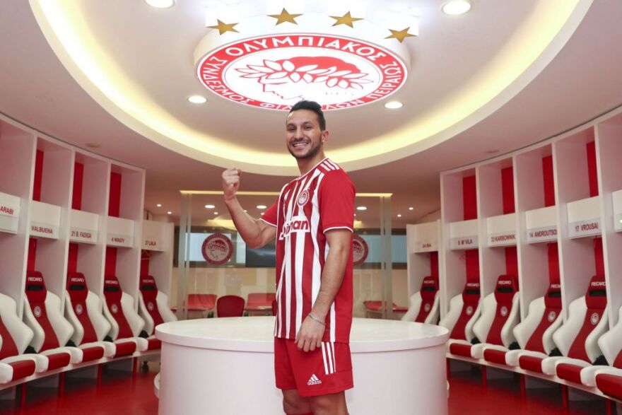 Ολυμπιακός: Ανακοίνωσε τον Ζοάο Καρβάλιο -Δείτε φωτογραφίες από τις υπογραφές