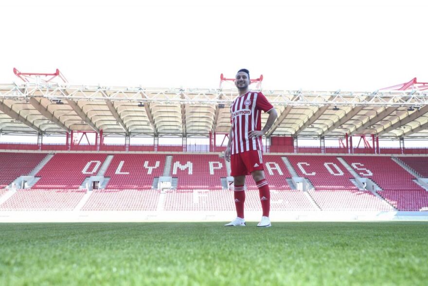 Ολυμπιακός: Ανακοίνωσε τον Ζοάο Καρβάλιο -Δείτε φωτογραφίες από τις υπογραφές