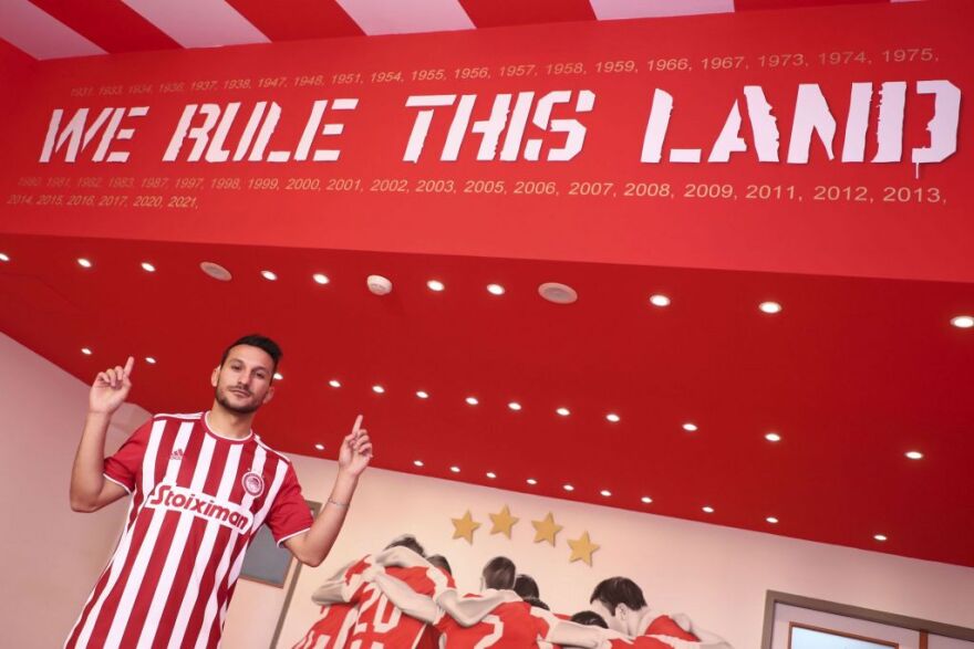 Ολυμπιακός: Ανακοίνωσε τον Ζοάο Καρβάλιο -Δείτε φωτογραφίες από τις υπογραφές