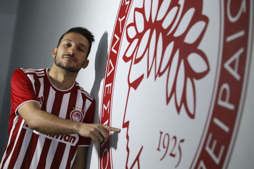 Ολυμπιακός: Ανακοίνωσε τον Ζοάο Καρβάλιο -Δείτε φωτογραφίες από τις υπογραφές