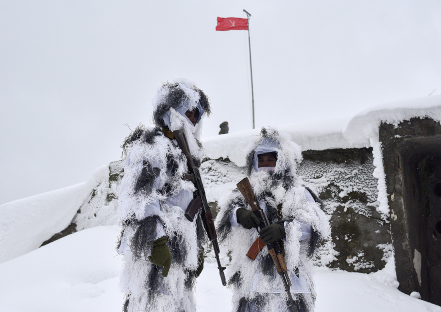 «Παιχνίδια πολέμου» ΗΠΑ και Ρωσίας στην Ουκρανία - Πόκερ στο διπλωματικό τραπέζι, στρατεύματα στα σύνορα