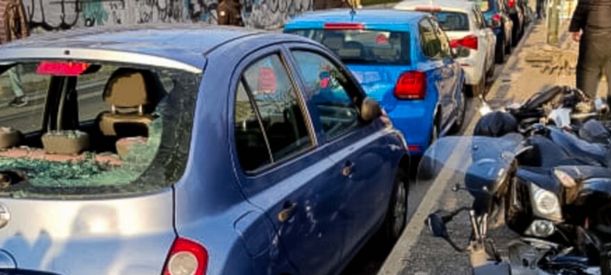 Άγρια επεισόδια στη Νίκαια ανάμεσα σε οπαδούς του Ιωνικού και της Προοδευτικής - Δείτε φωτό