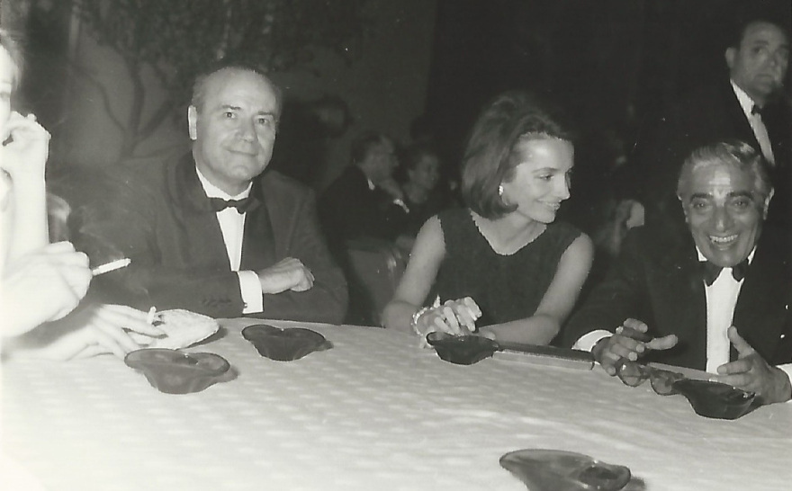 Hilton: Από τον Χιου Χέφνερ μέχρι τον Πιρς Μπρόσναν, ιστορίες διασήμων και μιας μυθικής διαδρομής