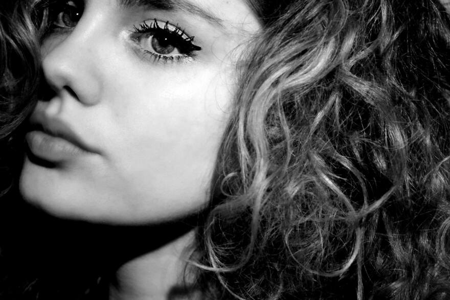 Ευγενία Ξυγκόρου: Ποια είναι η καλλονή που έπαιξε την «πέτρα του σκανδάλου» στη σειρά «Αγάπη παράνομη»