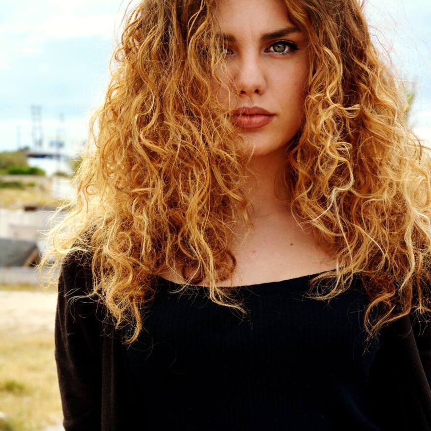 Ευγενία Ξυγκόρου: Ποια είναι η καλλονή που έπαιξε την «πέτρα του σκανδάλου» στη σειρά «Αγάπη παράνομη»