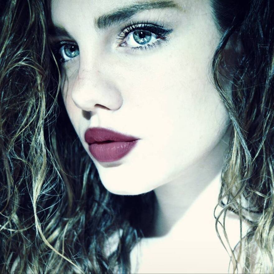 Ευγενία Ξυγκόρου: Ποια είναι η καλλονή που έπαιξε την «πέτρα του σκανδάλου» στη σειρά «Αγάπη παράνομη»