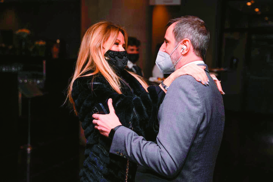 Έκλεισε το mega deal: H JP Morgan απέκτησε το 48,5% της Viva Wallet για 800 εκατ. ευρώ