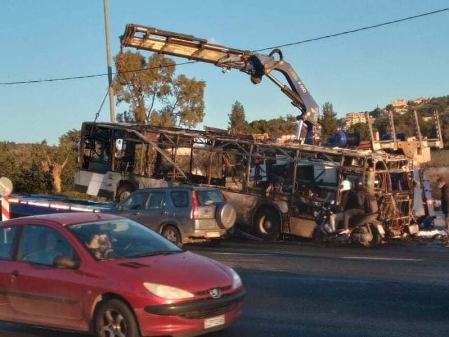 Παλλήνη: Λεωφορείο τυλίχθηκε στις φλόγες ενώ εκτελούσε δρομολόγιο