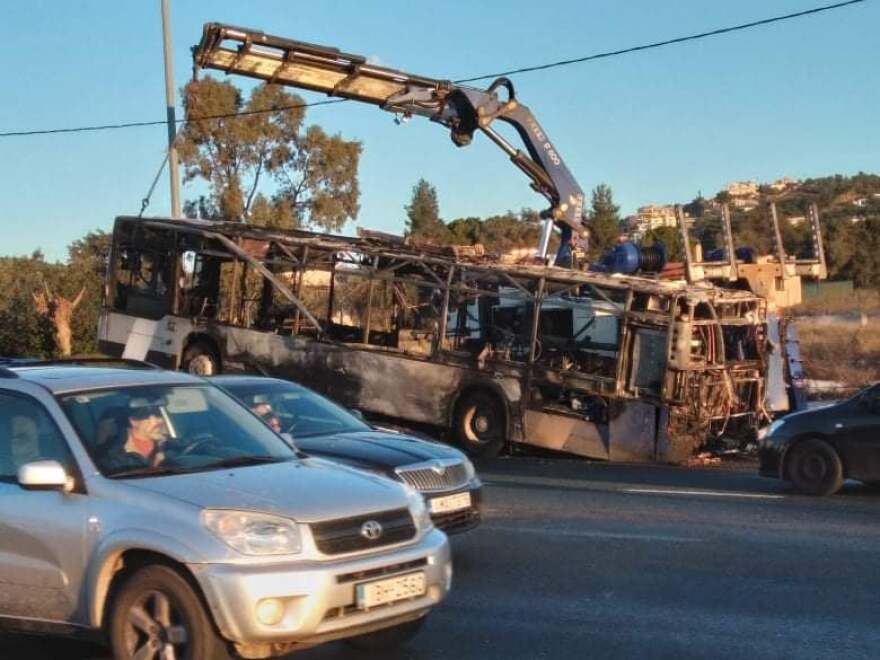 Παλλήνη: Λεωφορείο τυλίχθηκε στις φλόγες ενώ εκτελούσε δρομολόγιο