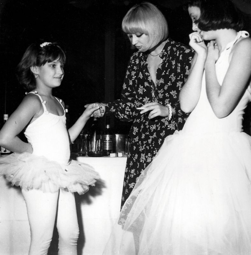 Hilton: Από τον Χιου Χέφνερ μέχρι τον Πιρς Μπρόσναν, ιστορίες διασήμων και μιας μυθικής διαδρομής