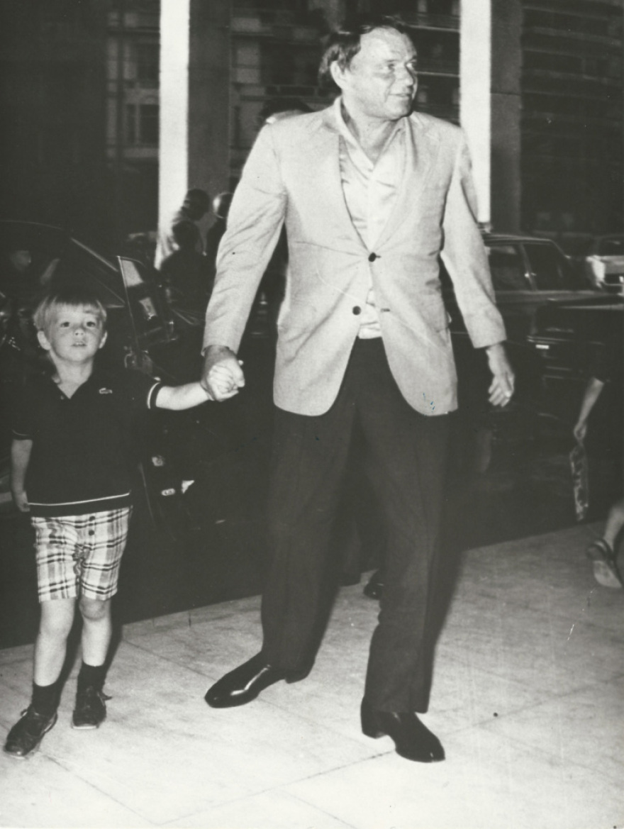 Hilton: Από τον Χιου Χέφνερ μέχρι τον Πιρς Μπρόσναν, ιστορίες διασήμων και μιας μυθικής διαδρομής