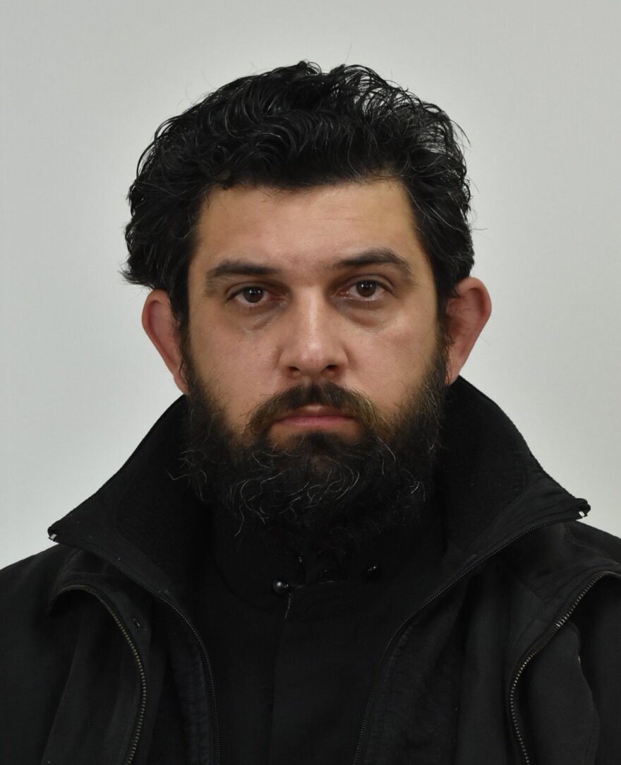 Αυτός είναι ο σάτυρος ιερέας στα Κάτω Πατήσια