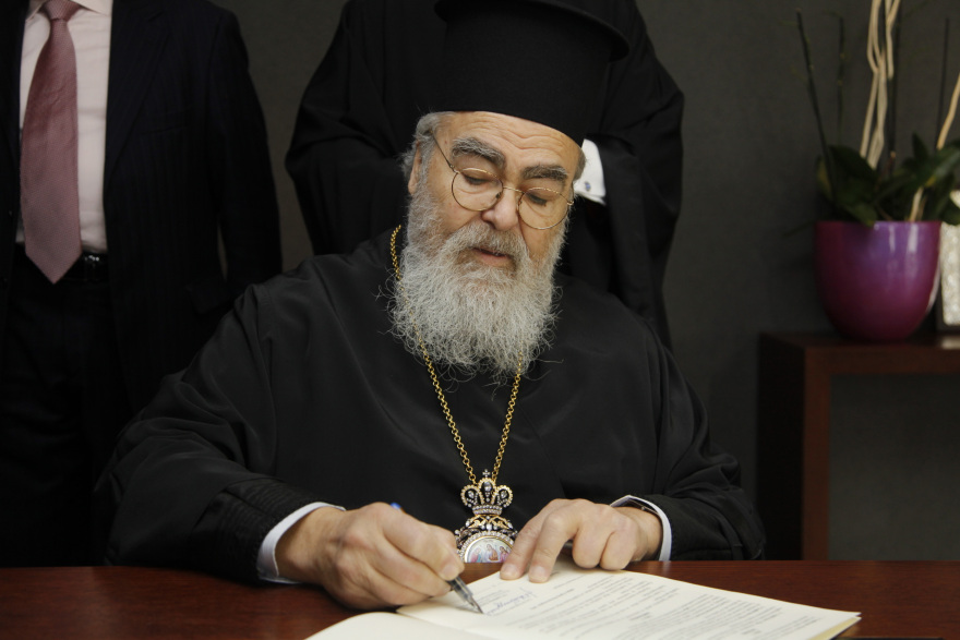 Ο Χρυσόστομος στον Δανίκα: «Οποιος παίρνει μισθό από το Δημόσιο να εμβολιάζεται υποχρεωτικά»