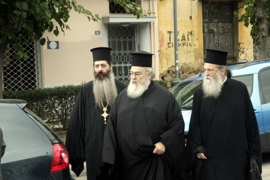 Ο Χρυσόστομος στον Δανίκα: «Οποιος παίρνει μισθό από το Δημόσιο να εμβολιάζεται υποχρεωτικά»