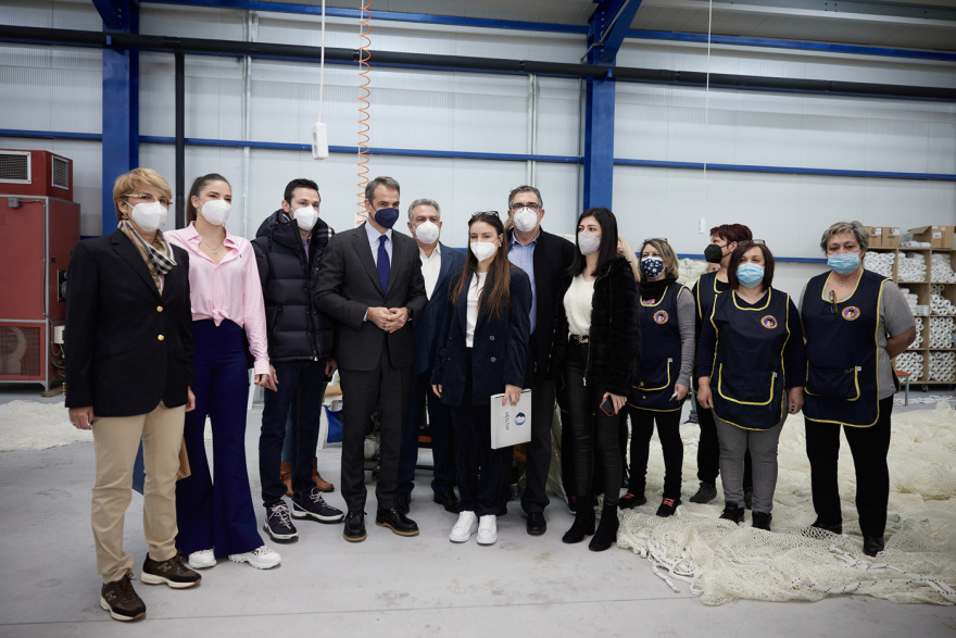 Στη Θεσσαλονίκη ο Μητσοτάκης - Επισκέφτηκε εργοστάσιο κατασκευής διχτυών