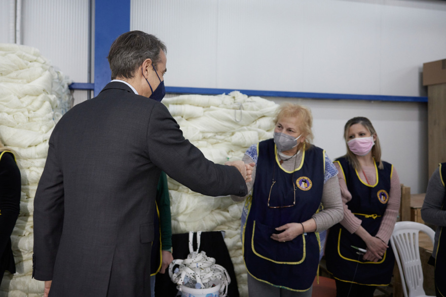 Στη Θεσσαλονίκη ο Μητσοτάκης - Επισκέφτηκε εργοστάσιο κατασκευής διχτυών