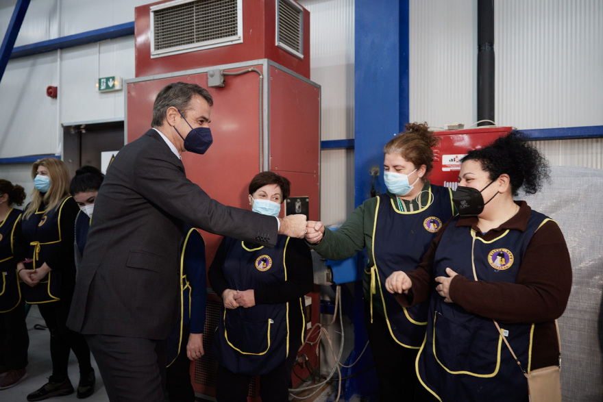 Στη Θεσσαλονίκη ο Μητσοτάκης - Επισκέφτηκε εργοστάσιο κατασκευής διχτυών