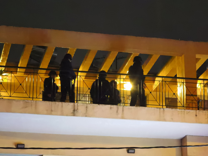 Νέα Ιωνία: Άφαντος ο διαρρήκτης που εισέβαλε χθες σε διαμέρισμα αστυνομικού - Δείτε βίντεο