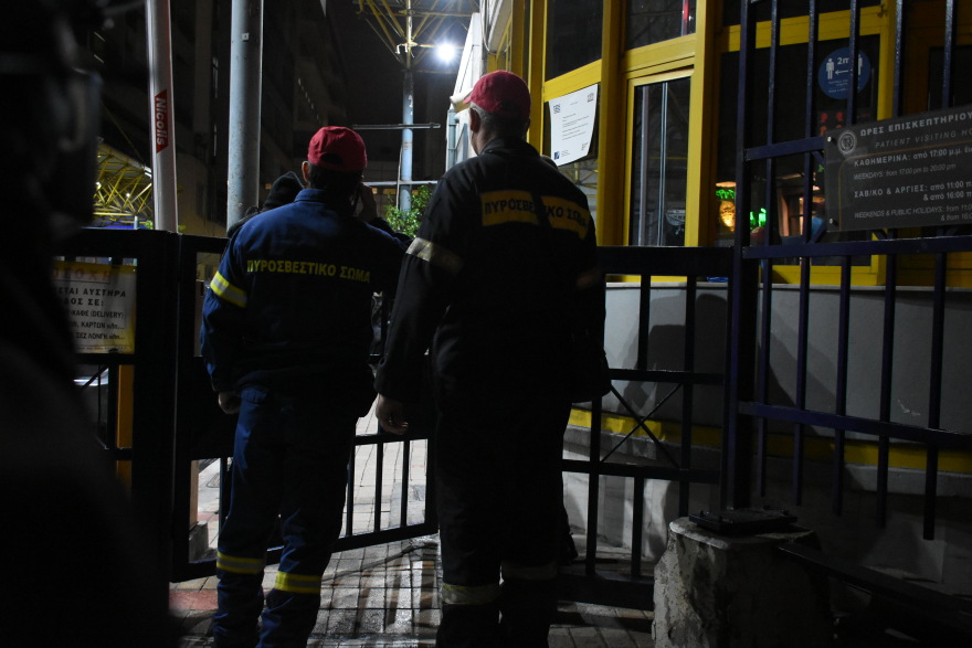 Κατέβηκε από την ταράτσα  του «Ευαγγελισμού» η γυναίκα που απειλούσε πάνω από δύο ώρες να πέσει στο κενό