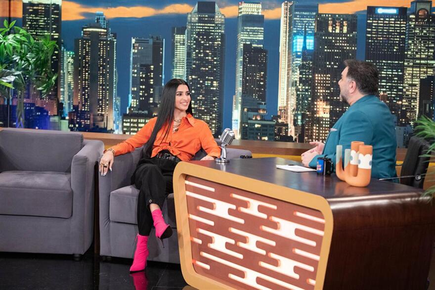 Το «The 2Night Show» υποδέχεται την Ελίνα Παπίλα και τον Γιώργο Καρτελιά