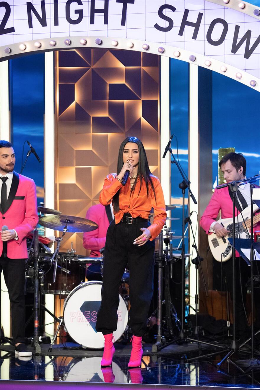 Το «The 2Night Show» υποδέχεται την Ελίνα Παπίλα και τον Γιώργο Καρτελιά