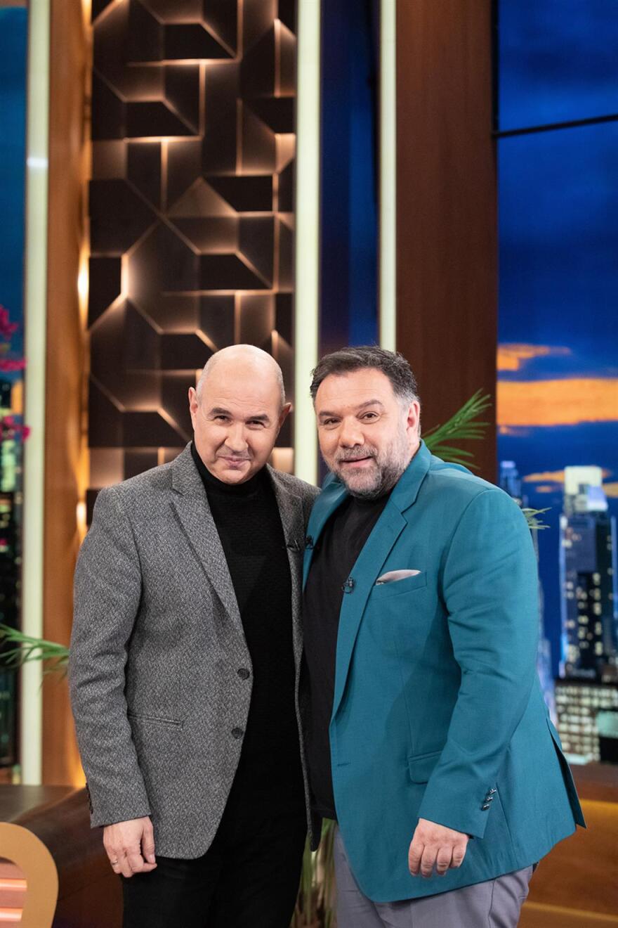 Το «The 2Night Show» υποδέχεται την Ελίνα Παπίλα και τον Γιώργο Καρτελιά