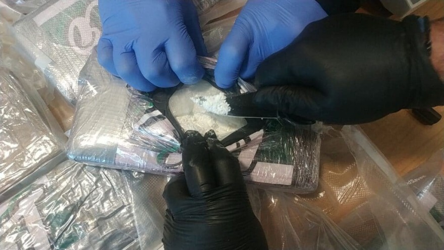 Πάτρα: Μεγάλες ποσότητες κοκαΐνης και κάνναβης εντοπίστηκαν σε φορτηγά στο λιμάνι-Τέσσερις συλλήψεις 