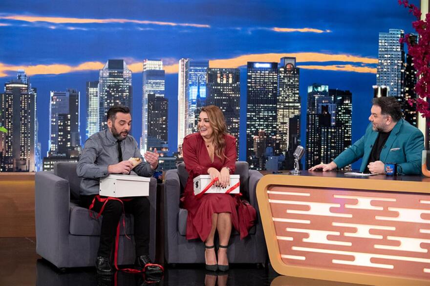 Το «The 2Night Show» υποδέχεται την Ελίνα Παπίλα και τον Γιώργο Καρτελιά