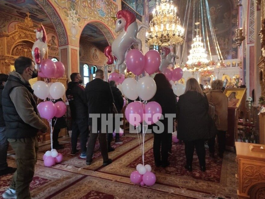 Βαθιά οδύνη στο τελευταίο «αντίο» στην 9χρονη Τζωρτζίνα, το τρίτο παιδί της οικογένειας στην Πάτρα που «έφυγε»