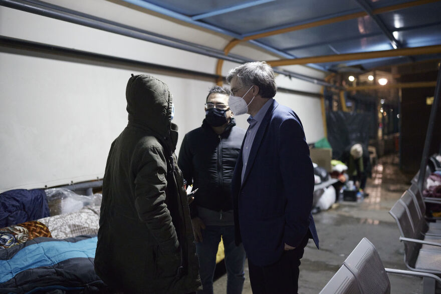 Τσιόδρας, ΕΟΔΥ και Μιχαηλίδου δίπλα στους άστεγους στον Πειραιά: Ενημερώθηκαν και εμβολιάστηκαν για τον κορωνοϊό