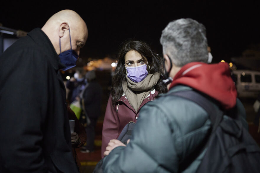 Τσιόδρας, ΕΟΔΥ και Μιχαηλίδου δίπλα στους άστεγους στον Πειραιά: Ενημερώθηκαν και εμβολιάστηκαν για τον κορωνοϊό