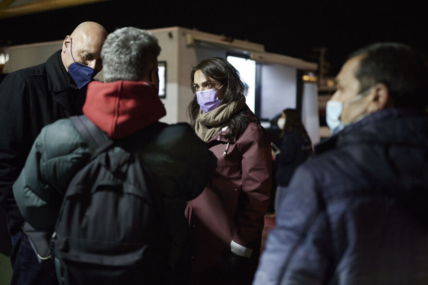 Τσιόδρας, ΕΟΔΥ και Μιχαηλίδου δίπλα στους άστεγους στον Πειραιά: Ενημερώθηκαν και εμβολιάστηκαν για τον κορωνοϊό