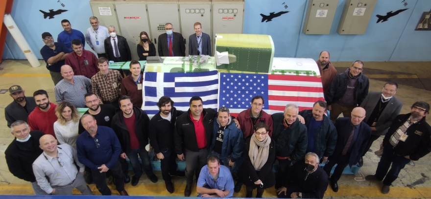 Κομμάτι της ατράκτου του F-16 παρέδωσε η ΕΑΒ στη Lockheed Martin