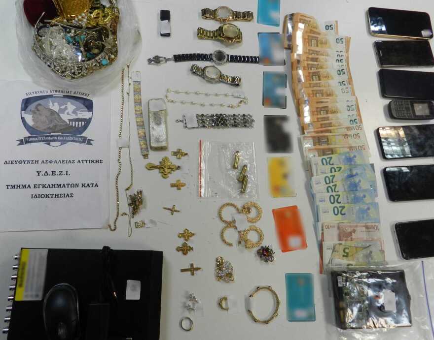 Εξάρθρωση μεγάλου κυκλώματος που είχε ρημάξει δεκάδες σπίτια σε Αττική και Κορινθία με «λεία» πάνω από 500 χιλιάδες ευρώ