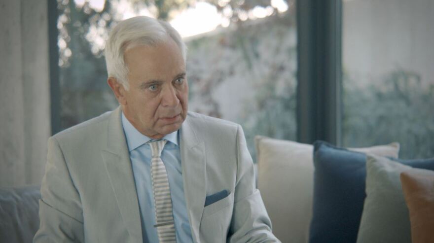 Στους «Συμπέθερους απ' τα Τίρανα» η Πένη ανακαλύπτει ότι ο πατέρας του Άλφρεντ είναι ο Μπουκουράν