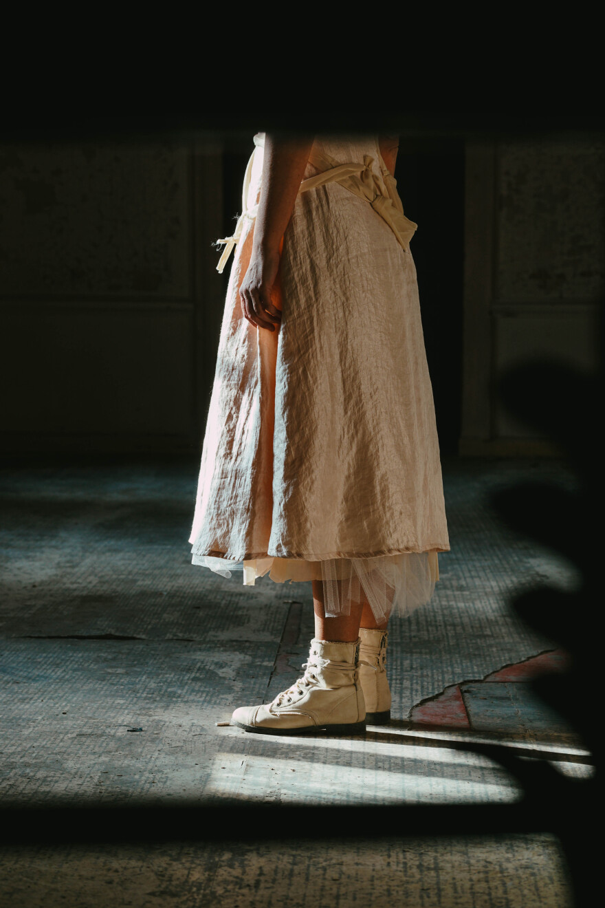  Βαλς Νο6: Μία παράσταση για την έμφυλη βία και την κακοποίηση στο ξενοδοχείο Μπάγκειον