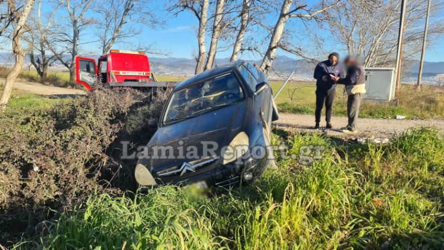 Λαμία: Ηλικιωμένος οδηγός βγήκε... εκτός δρόμου - Δείτε βίντεο και φωτογραφίες