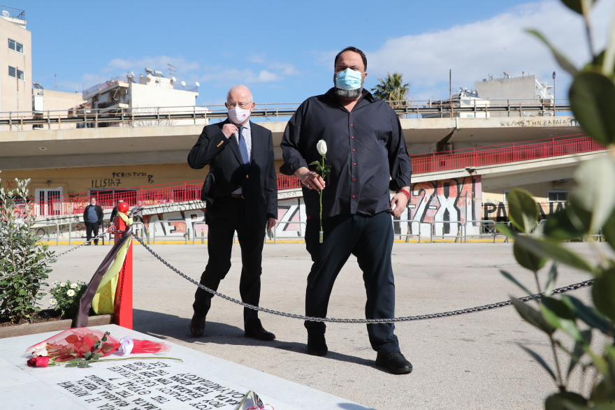 Ο Βαγγέλης Μαρινάκης τίμησε την μνήμη των θυμάτων της Θύρας 7 -Δείτε φωτογραφίες και βίντεο
