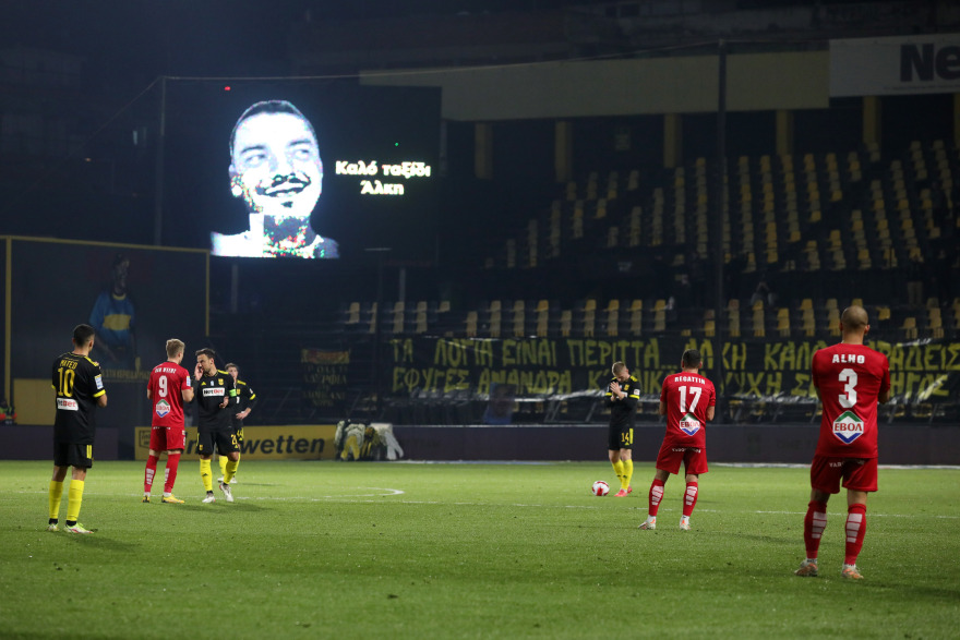 Διακοπή στο 19' του αγώνα Άρης-Βόλος στη μνήμη του αδικοχαμένου Άλκη