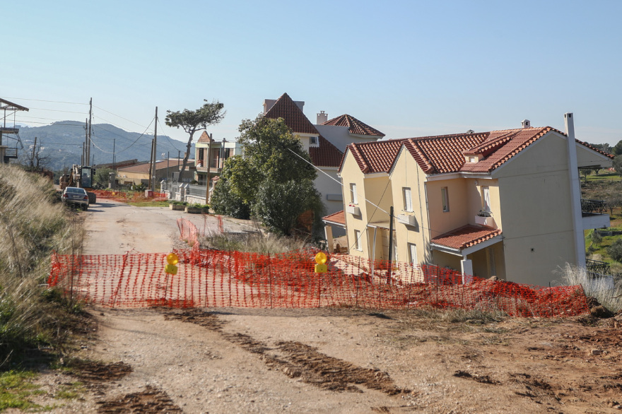 Νέος Βουτζάς: Σπίτι έπεσε τρία μέτρα χαμηλότερα, καθιζήσεις απειλούν την περιοχή