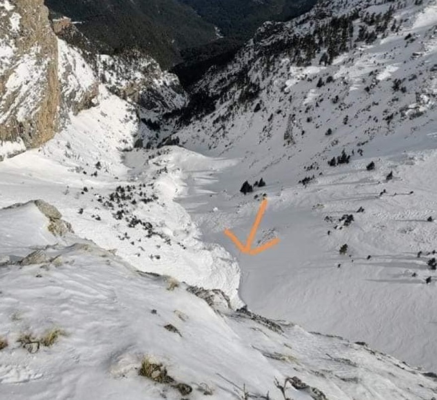 Θρίλερ στα Καλάβρυτα: Ένα μπουφάν κι ένα κράνος εντοπίστηκαν στην περιοχή όπου εξαφανίστηκαν οι αναρριχητές